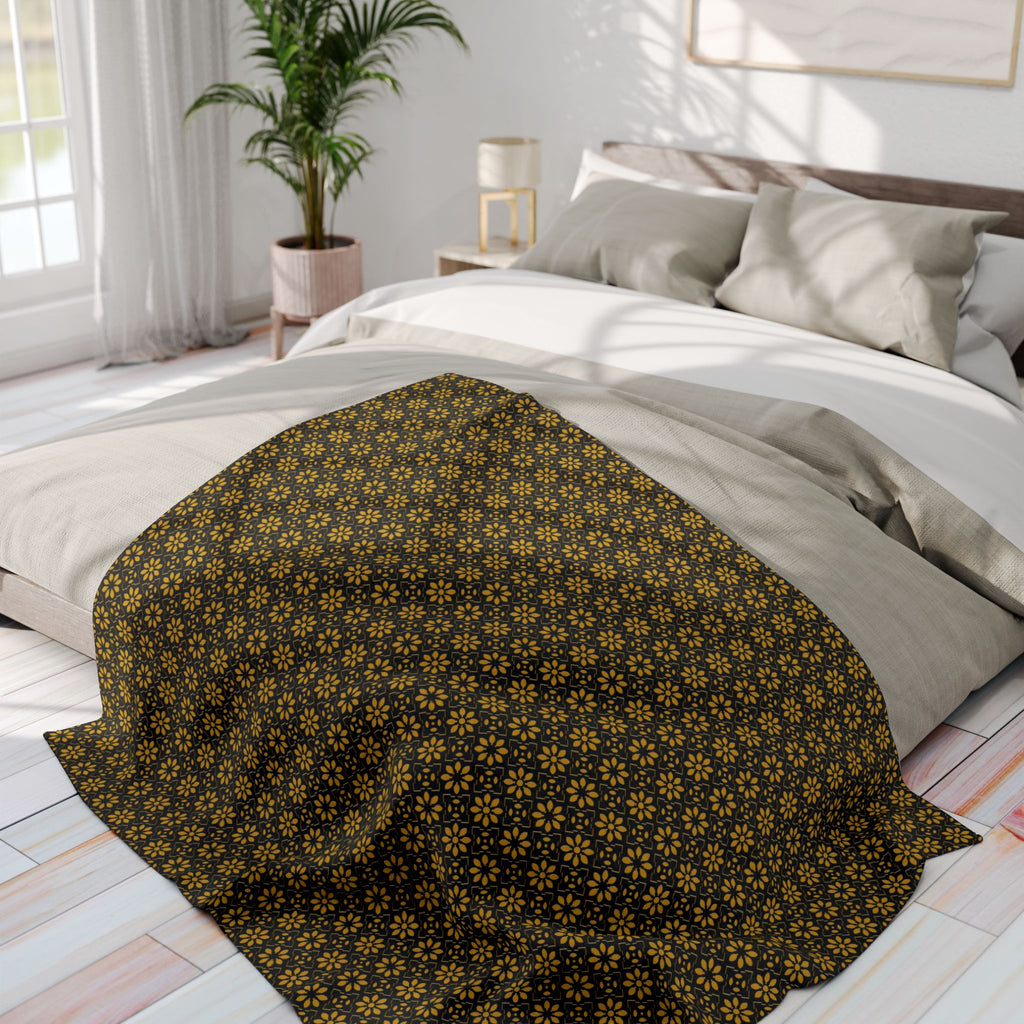 Florina - Black - Gold - Cozy Arctic Fleece Blanket - Festive Holiday Throw