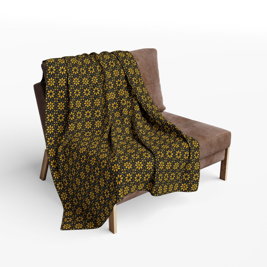 Florina - Black - Gold - Cozy Arctic Fleece Blanket - Festive Holiday Throw