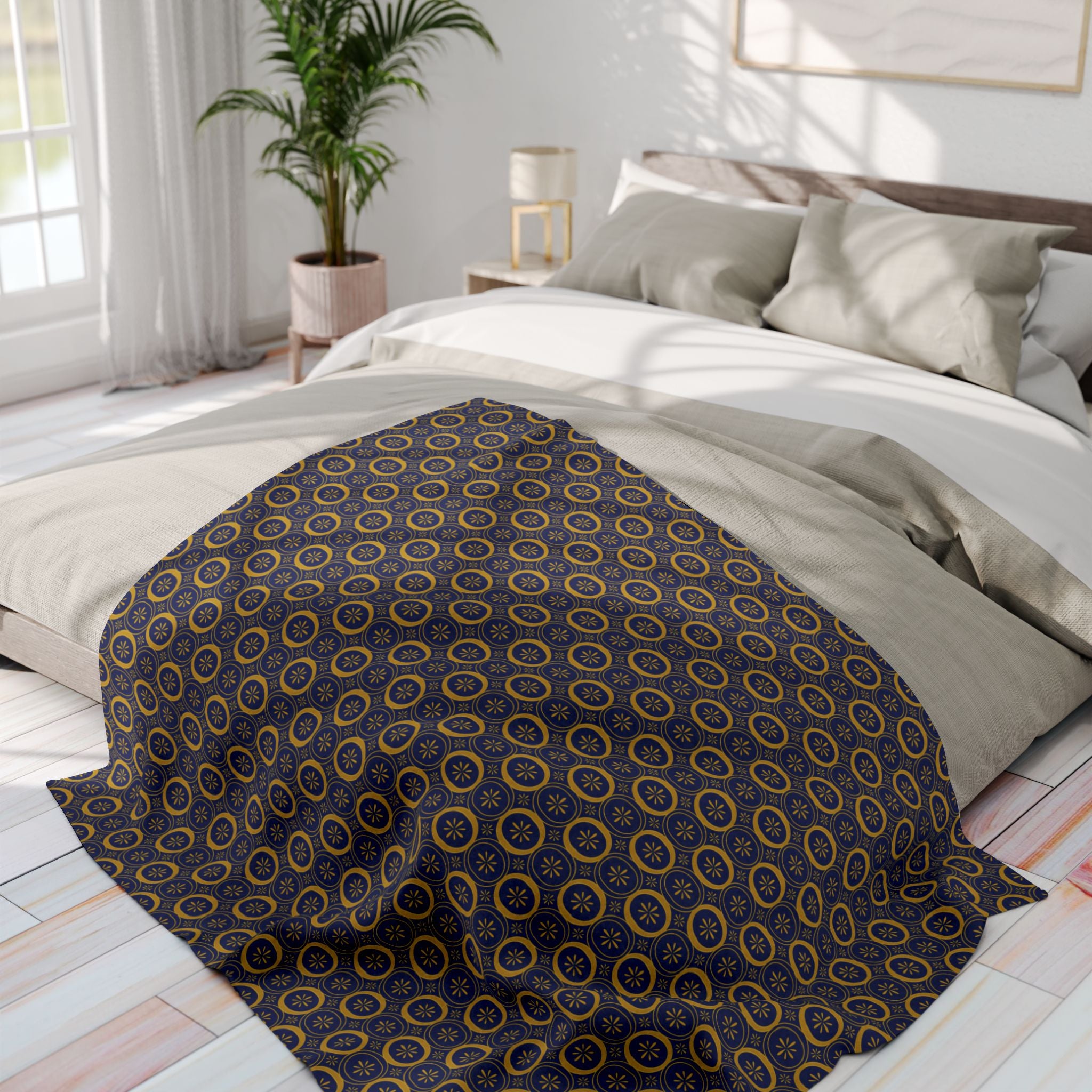 Solaris - Midnight Mallard - Gold - Cozy Arctic Fleece Blanket - Festive Holiday Throw